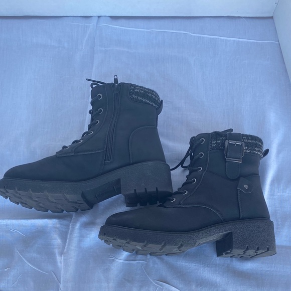 Pop Women's Black Side Zip Combat Boots - Picture 9 of 12